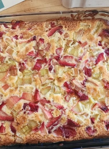 Old-Fashioned Rhubarb Custard Kuchen